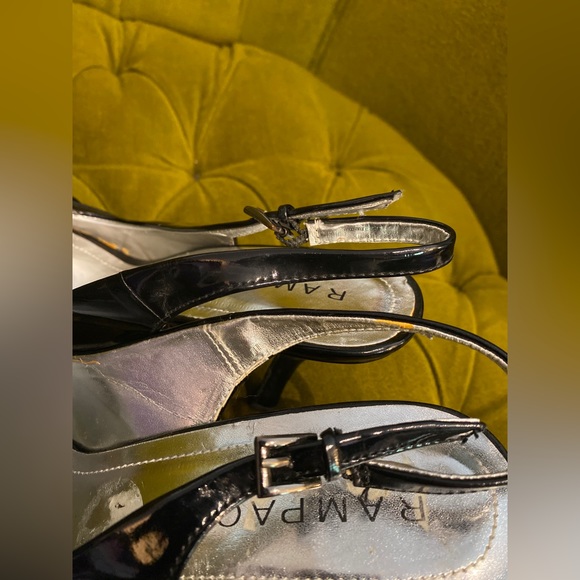 Shiny ruffle bow kitten heels. Size 10 - Picture 9 of 10